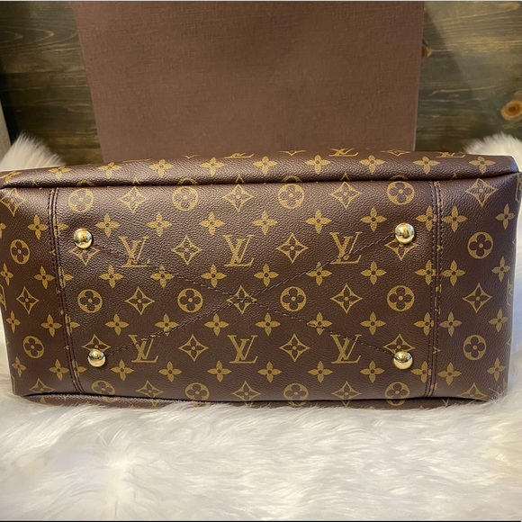 Authentic Louis Vuitton Monogram Canvas Artsy MM Shoulder Bag - Picture 4 of 17